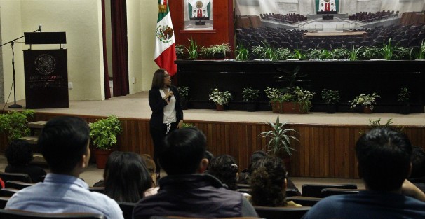 Con motivo del Día de la Mujer, el diputado José Kirsch llevó al Palacio Legislativo una serie de pláticas en temas de salud.  