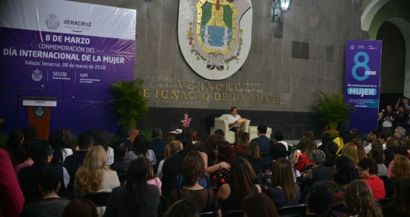 Panistas y perredistas conmemoraron el Día de la Mujer en Palacio de Gobierno.