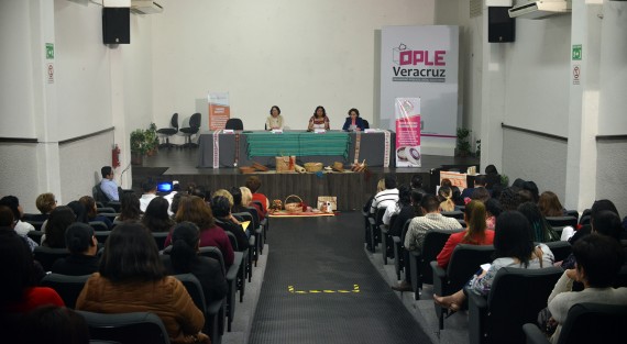 En el marco del Día de La Mujer el OPLE Veracruz, a través de la Comisión Especial de Igualdad de Género y No Discriminación, organizó el Conversatorio Reflexiones sobre los alcances del empoderamiento de las mujeres indígenas en Veracruz.