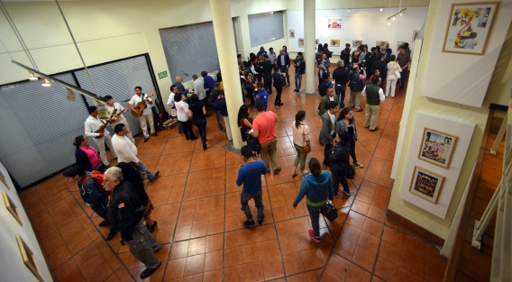 En la exposición se pueden apreciar varias de las fiestas que se realizan en diversas localidades de Veracruz, resaltando los colores, texturas y tradición de esta festividades que se perduran gracias a los habitantes de esas comunidades.