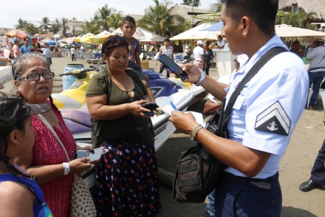 Una lancha que transportaba turistas hacia la Isla de Sacrificios y Cancuncito, se volteó provocando que los pasajeros cayeran al agua. Ya en tierra los visitantes denunciaron negligencia de los prestadores de servicios a quienes responsabilizan del accidente. 