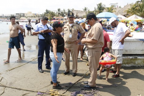 Una lancha que transportaba turistas hacia la Isla de Sacrificios y Cancuncito, se volteó provocando que los pasajeros cayeran al agua. Ya en tierra los visitantes denunciaron negligencia de los prestadores de servicios a quienes responsabilizan del accidente. 
