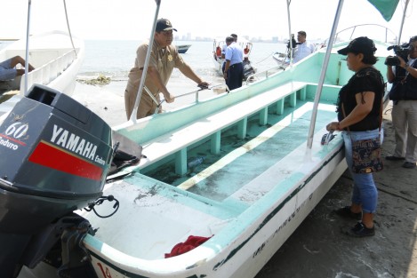 Una lancha que transportaba turistas hacia la Isla de Sacrificios y Cancuncito, se volteó provocando que los pasajeros cayeran al agua. Ya en tierra los visitantes denunciaron negligencia de los prestadores de servicios a quienes responsabilizan del accidente. 