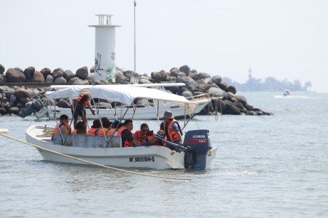 Una lancha que transportaba turistas hacia la Isla de Sacrificios y Cancuncito, se volteó provocando que los pasajeros cayeran al agua. Ya en tierra los visitantes denunciaron negligencia de los prestadores de servicios a quienes responsabilizan del accidente.