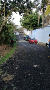 Un grupo de visitantes a un balneario en Agua Fría, mpio. de Córodoba, fue atacado por un comando armado al mediodía de este domingo, con saldo de un muerto y una mujer herida. 