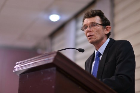 Para tipificar en el Código Penal como delito el Acoso Cibernético el diputado José Kirsch Sánchez presentó una iniciativa de reforma para señalar que quien cometa este ilícito se le impondrán de seis meses a dos años de prisión y hasta 100 días de trabajo a favor de la comunidad.