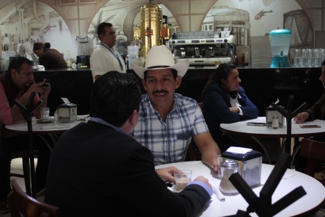 Tronco Gómez, se mostró seguro de llegar a ocupar una curul, ya que por él hablará su pasado; no dejó pasar la oportunidad para minimizar la fuerza de MORENA en el sur, al expresar que ya están papuchos por el desencanto de la sociedad.  