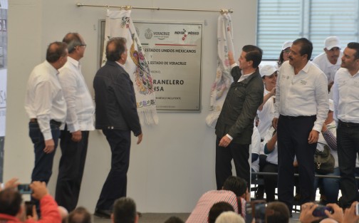 El presidente de la República, Enrique Peña Nieto, inauguró un almacén granelero de Diconsa en Totalco, mpio. de Perote, mismo que servirá para que pequeños productores de la región no requieran realizar onerosos gastos de transporte de su producto.  