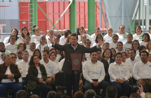 Por su parte el presidente Enrique Peña Nieto abordó el tema con mesura, reiterando el apoyo federal a todos sin mirar colores de las autoridades locales.
