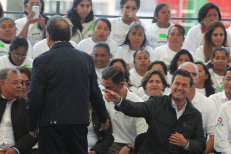 El Presidente Peña Nieto solicitó a uno de sus colaboradores el discurso emitido por el Gobernador Yunes Linares, para darle una revisada, luego de que este último abordara temas electorales en el evento de Diconsa.  