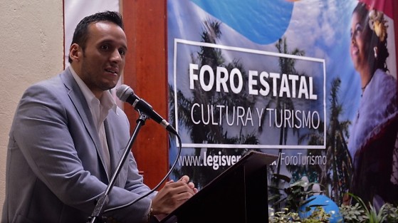 El diputado Sergio Hernández Hernández reconoció la gran importancia que tiene para la entidad, la promoción de actividades turísticas para el desarrollo económico y que al escuchar las voces de los asistentes, los diputados podrán abanderar las ideas enriquecedoras que logren detonar el potencial de Veracruz en esta materia. 