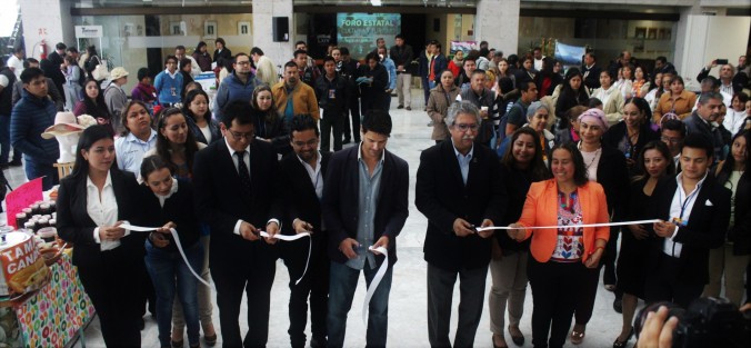 Como parte del Foro de Turismo que se realiza en el Palacio Legislativo, se inauguró una expo-venta de productos regionales.  