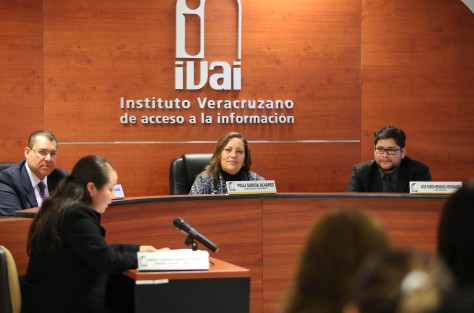Durante la sesión del IVAI de este miércoles se sumaron irregularidades a procedimiento de sanción contra empleados de la CGCS, relacionados con contratos y facturas de publicidad contratada en la cuenta de Facebook de Miguel Ángel Yunes Linares.  
