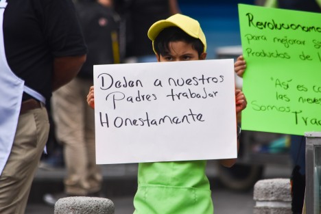 Neveros de la ciudad de Xalapa marcharon y se manifestaron para exigirle a la regidora Consuelo Ocampo se retracte de las declaraciones que hizo en contra de ellos al argumentar que elaboran sus productos sin medidas de higiene.  