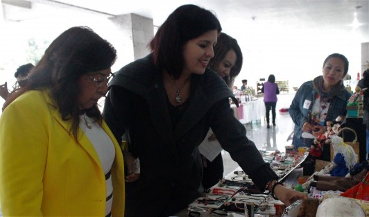 Continúa la venta de productos en el Palacio Legislativo como parte del Foro de Cultura y Turismo. 