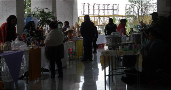 Continúa la venta de productos en el Palacio Legislativo como parte del Foro de Cultura y Turismo. 