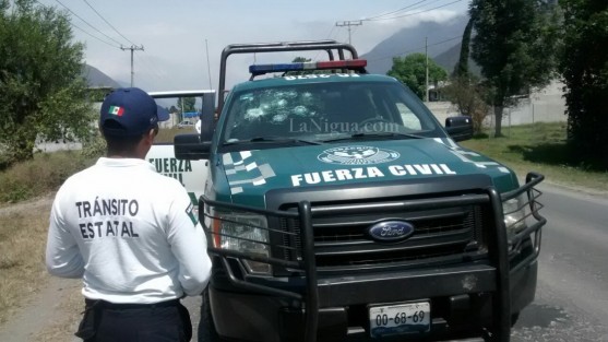Un civil fallecido y uno herido por arma, además de 10 policías lesionados por volcadura, saldo de un conflicto entre elementos de la Fuerza Civil, delincuentes y pobladores en la comunidad Rancho Viejo de Nogales, Ver.. 