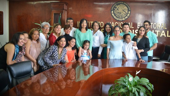 La Maestra Maria del Carmen Rizo Ruiz, en compañía de su suplente, Karina Martinez Huesca, acudió ante la  Junta Distrital número 10  del INE para solicitar su registro como candidata a la diputación federal por distrito Xalapa urbano, por el Partido Nueva Alianza. 

