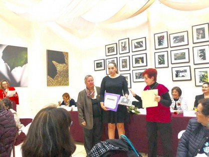 La Asociación Veracruzanas Líderes de Opinión y Acción (VELOA) reconoció e hizo entrega de la medalla al Mérito 2018 a nueve mujeres destacadas, por su aportación en el empoderamiento de las féminas en diversos ámbitos como son la política, el arte, la lucha social, la cultura, la salud, los derechos humanos y la comunicación. 