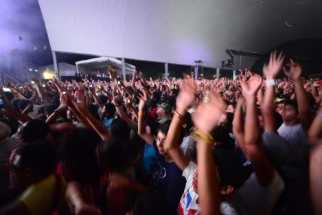 Ante miles de personas que se congregaron en el Nicho de la Música, Café Tacvba interpretó sus nuevos éxitos y los clásicos, en el primero de los conciertos de la Cumbre Tajín 2018.   