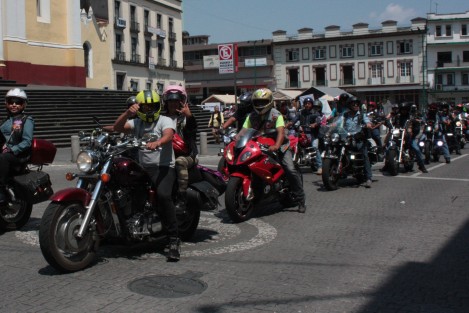 Integrantes de más de 20 clubes de motociclistas del estado, realizaron una Rodada por la Tuberculosis,la cual iniciaron en el municipio de Banderilla y concluyeron en el parque Juárez de Xalapa, con elfin de concientizar a las personas de tomar medidas contra esta enfemedad, además de colectar víveres para personas con necesidad. 
