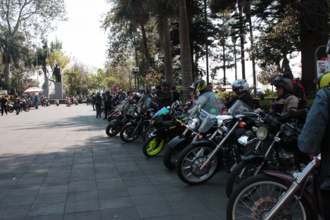Integrantes de más de 20 clubes de motociclistas del estado, realizaron una Rodada por la Tuberculosis,la cual iniciaron en el municipio de Banderilla y concluyeron en el parque Juárez de Xalapa, con elfin de concientizar a las personas de tomar medidas contra esta enfemedad, además de colectar víveres para personas con necesidad. 