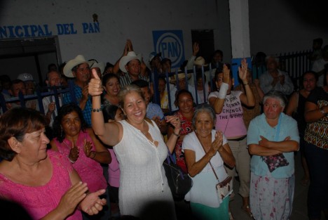 En Camarón de Tejeda los resultados favorecieron a Susana Guadalupe Ameca Parissi, de la Coalición PAN-PRD con 2171 votos, seguida por la Coalición PRI-PVEM, con Kate Alondra Molina Palacios, con 1730 votos.