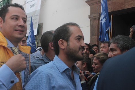 Alcalde de Veracruz, Fernando Yunes, acudió a apoyar a su hermano, nomás porque tocó día no laborable.
