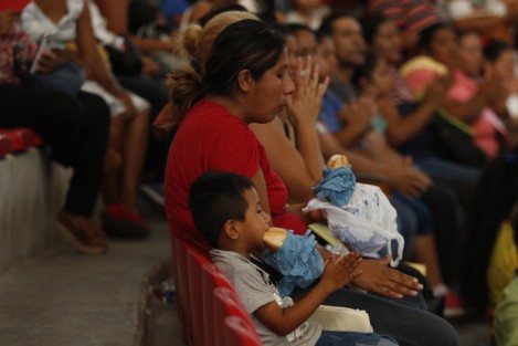 A pesar de la molestia y la súplica de los asistentes, el aire acondicionado no fue encendido.  
