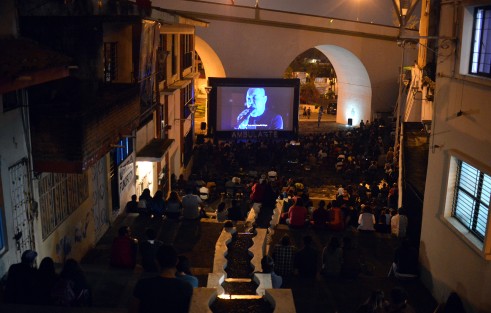 Después de la proyección del documental <em>Yo no me llamo Rubén Blades</em>,  el grupo Salsa Picante hizo bailara a los asistentes a la Plaza de Xallitic, esto dentro de la gira Amulante 2018, que se realiza en varios foros de la capital veracruzana.   