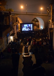 Después de la proyección del documental <em>Yo no me llamo Rubén Blades</em>,  el grupo Salsa Picante hizo bailara a los asistentes a la Plaza de Xallitic, esto dentro de la gira Amulante 2018, que se realiza en varios foros de la capital veracruzana.   