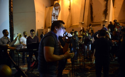 Después de la proyección del documental <em>Yo no me llamo Rubén Blades</em>,  el grupo Salsa Picante hizo bailara a los asistentes a la Plaza de Xallitic, esto dentro de la gira Amulante 2018, que se realiza en varios foros de la capital veracruzana.   