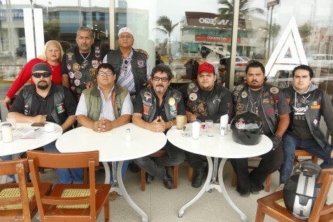 Motociclistas de la Federación Nacional <em>Rodando y Creando Conciencia</em>, exigieron al secretario de Seguridad Pública, Jaime Téllez Marié, se disculpe por las declaraciones donde acusa que los motociclistas con mayor poder adquisitivo manipulan a los demás para que no acaten la propuesta de portar chaleco con número y placas, bajo el argumento de que esto impediría que luzcan su equipamento caro. 