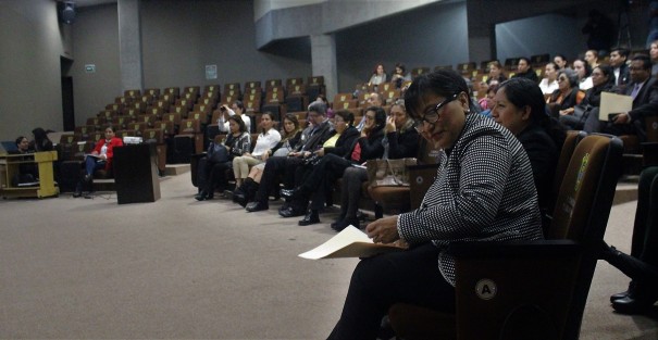 Evento del Instituto de la Mujer en el auditorio del Congreso, cn la titular del Instituto de la Mujer y personal de la Secretaría de Gobierno. Pláticas sin audiencia para mujeres con discapacidad. Parece que estos eventos fueran para justificar gastos. 
