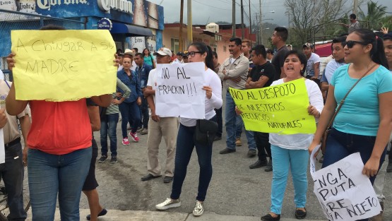 Protesta en Misantla durante la visita del presidente Enrique Peña Nieto para conmemorar el Día Mundial del Agua. 