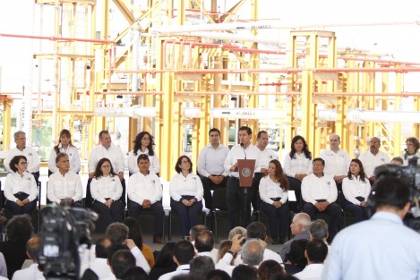 El Presidente Enrique Peña Nieto, inauguró las instalaciones del Centro de Tecnología para Aguas Profundas del Instituto Mexicano del Petróleo  en Boca del Río. Le acompañaron el gobernador del estado y el secretario de Energía Pedro Joaquín Codwel.