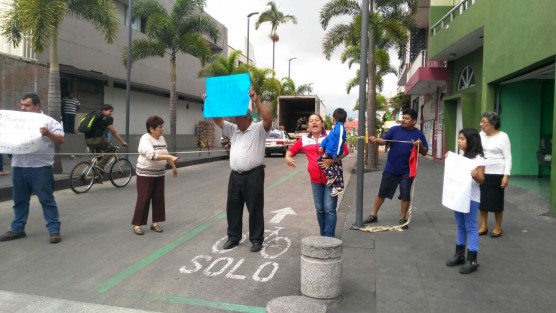 Este jueves en Córdoba, vecinos de la calle 1 bloquearon la avenida 11, ya que exigen se restablezca el servicio de agua, pues en calles y avenidas aledañas si hay el vital líquido.