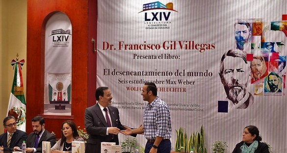 En el auditorio “Sebastián Lerdo de Tejada del Palacio Legislativo, Francisco Gil Villegas presentó el libro El Desencantamiento del Mundo, en el que tradujo seis estudios del autor  Wolfgang Schluchter sobre la teoría sociológica de Max Weber. 