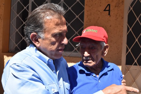 Gober le manda saludos su primo. 