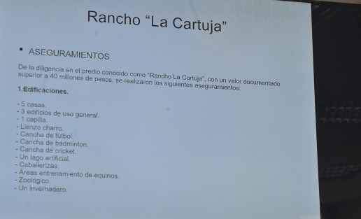 El mandatario estatal Miguel Ángel Yunes Linares en compañia del secretario de Seguridad Pública, Jaime Téllez Marié, anunció el aseguramientp de el rancho  <em>La Cartuja</em>, en el municipio de  Naolinco, el cual tiene un valor documentado superior a los 40 millones de pesos según las autoridades.  