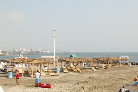 El club de playa Acua-Ver, fue instalado en la Playa Martí y el costo de acceso es de 50, 150 y 250 pesos. Algunos bañistas se quejan pues consideran que la infraestructura de Acua-Ver les impide disfrutar plenamente de la playa.