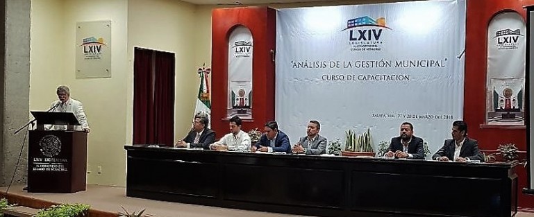 Capacitan a ayuntamientos sobre Análisis de la Gestión Municipal en el auditorio del Congreso, en donde  estuvieron funcionarios y diputados.
