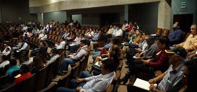 Capacitan a ayuntamientos sobre Análisis de la Gestión Municipal en el auditorio del Congreso, en donde  estuvieron funcionarios y diputados.
