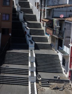 Le pican a las escalinatas de Xallitic.