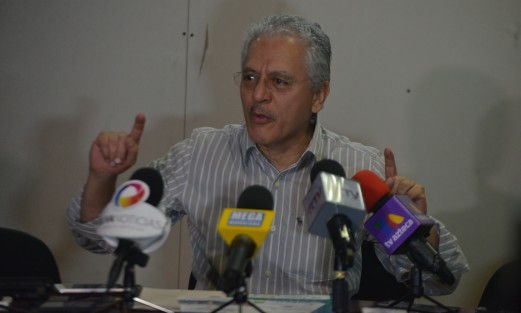 Al cuestionarle sobre qué piensa sobre las mantas colocadas durante su ausencia, el alcalde de Xalapa dijo que quien lo hace lo hace de manera cobarde pues no da la cara. 