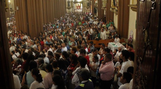 Misa de los Santos Óleos en la Catedral de Xalapa.