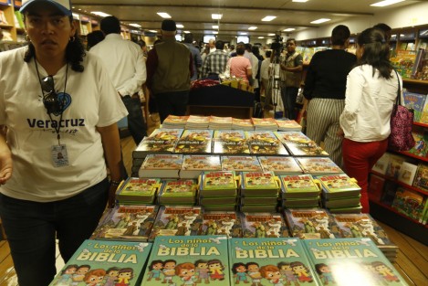 Abrió al público el  buque- librería Logo Hope, tripulado por jóvenes de más de 60 países. Cabe señalar que una buena parte del material que ofrecen es religioso de fe evangélica. 