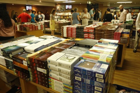 Abrió al público el  buque- librería Logo Hope, tripulado por jóvenes de más de 60 países. Cabe señalar que una buena parte del material que ofrecen es religioso de fe evangélica.  