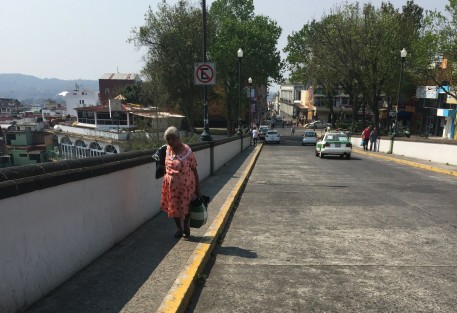 Con muy poco tránsito lucen las calles de la ciudad de Xalapa estos días de vacaciones. 