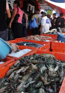 La demanda de pescado y marisco para esta Cuaresma, esto ya en el tradicional mercado La Rotonda. 